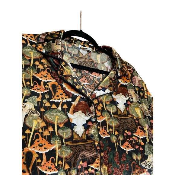 Earthbound Trading Co Mushroom & Gnome Button Up Collared Shirt Women’s Size S - Picture 3 of 11